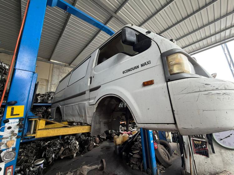 ford Econovan 2000 Parts & Wrecking