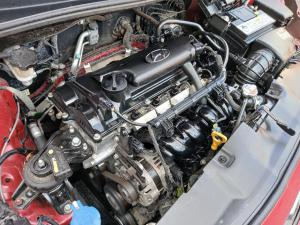 Hyundai Accent RB image 1