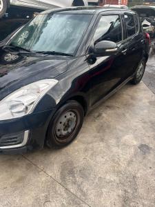 2016 Suzuki Swift image 1