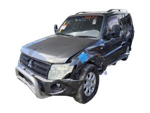 2012 Mitsubishi Pajero NW GLX image 1