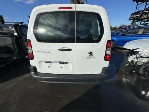 2022 Peugeot Partner K9 image 1