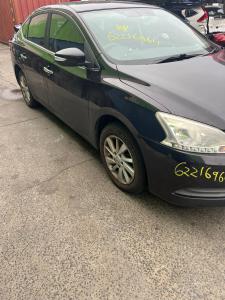 2016 Nissan Pulsar B17 image 1