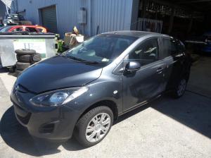 2011 Mazda 2 DE image 1