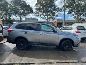 2021 Mitsubishi Outlander ZL image 1