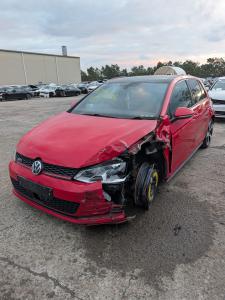 2015 Volkswagen Golf GTI image 1