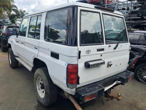 2018 Toyota Land Cruiser image 1