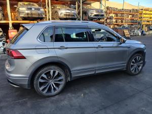 2017 Volkswagen Tiguan 5NA image 1