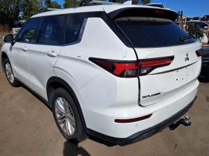 2022 Mitsubishi Outlander ZM image 1