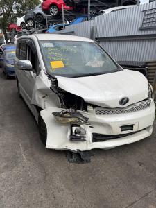 2011 Toyota  R70 image 1