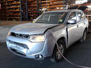 2013 Mitsubishi Outlander ZJ image 1