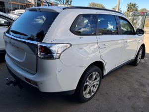 2014 Mitsubishi Outlander ZJ image 1
