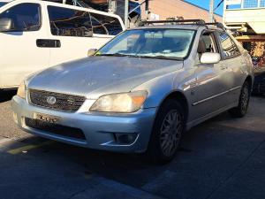 2004 Lexus Is200 image 1