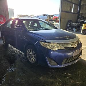 2013 Toyota Camry AVV50R image 1