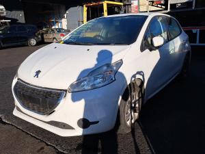 2013 Peugeot 208 image 1