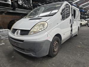 2012 Renault Trafic 2.0DT M9R786 MAN 6SPD FWD X83 PHASE III image 1
