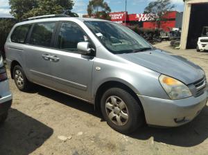 2010 Kia Carnival VQ image 1