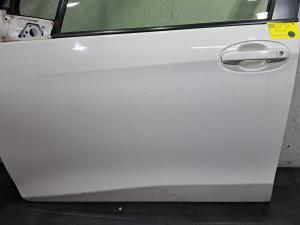 2015 Toyota Yaris NCP130R image 1