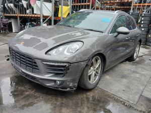 2016 Porsche Macan 95B image 1