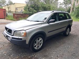 2004 Volvo image 1