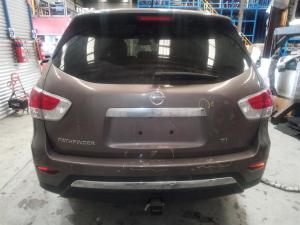 2013 Nissan Pathfinder image 1