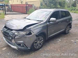 2017 Mitsubishi Outlander image 1