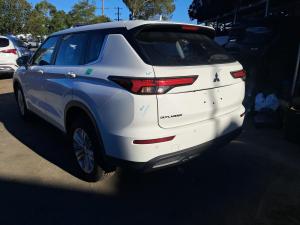 2023 Mitsubishi Outlander ZM image 1