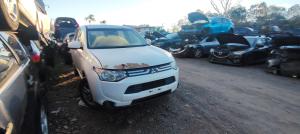 2012 Mitsubishi Outlander image 1