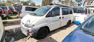 1998 Mitsubishi Delica image 1