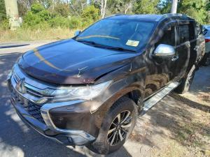 2016 Mitsubishi Pajero Sport image 1