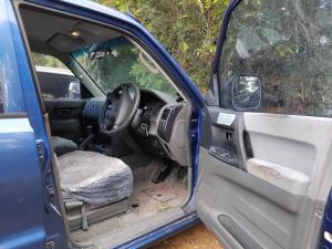 2001 Mitsubishi Pajero image 1