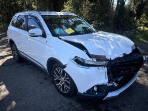 2016 Mitsubishi Outlander image 1