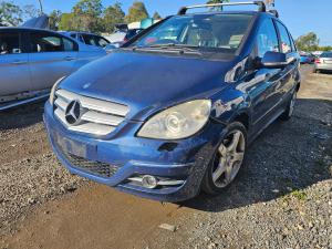 2010 Mercedes Benz B200 image 1