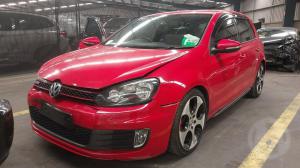2011 Volkswagen Golf image 1