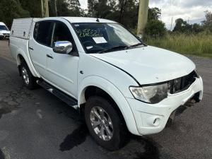 2015 Mitsubishi Triton image 1