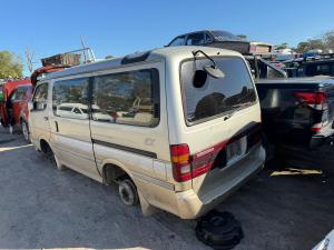 2002 Toyota Hiace image 1