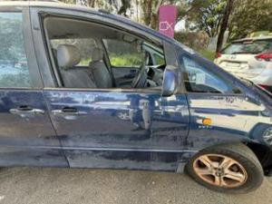 2000 Toyota Tarago image 1