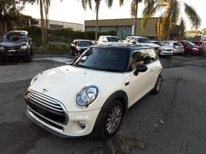 2013 Mini Cooper COOPER D image 1