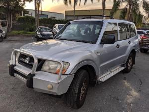 2004 Mitsubishi Pajero GLX image 1