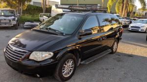 2005 Chrysler Voyager LX LWB image 1