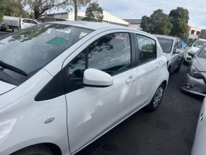 2015 Toyota Yaris image 1