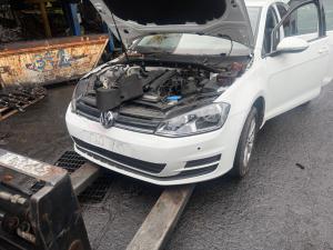 2015 Volkswagen Golf image 1