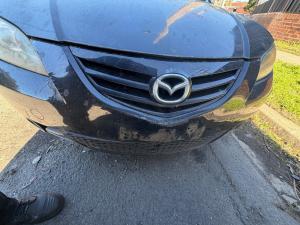 2004 Mazda 3 image 1