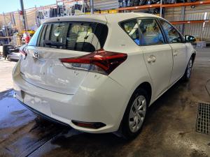 2017 Toyota Corolla ZRE182R image 1