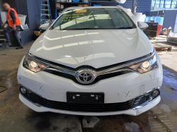 2015 Toyota Corolla ZRE182R image 1