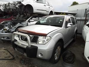 2005 Nissan Pathfinder ST-L image 1