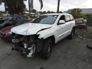 2014 Chrysler Grand Cherokee LAREDO 4X2 image 1