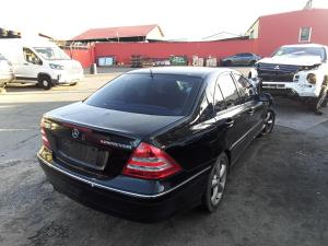 2004 Mercedes Benz C Class C 180 KOMPRESSOR CLASSIC image 1