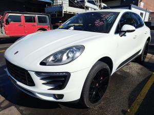 2016 Porsche Macan 95B image 1