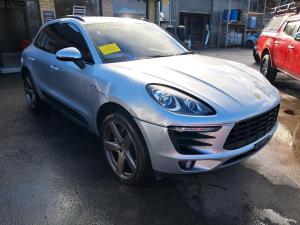2016 Porsche Macan 95B image 1