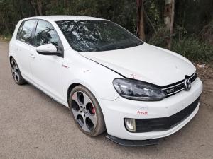 2011 Volkswagen Golf image 1